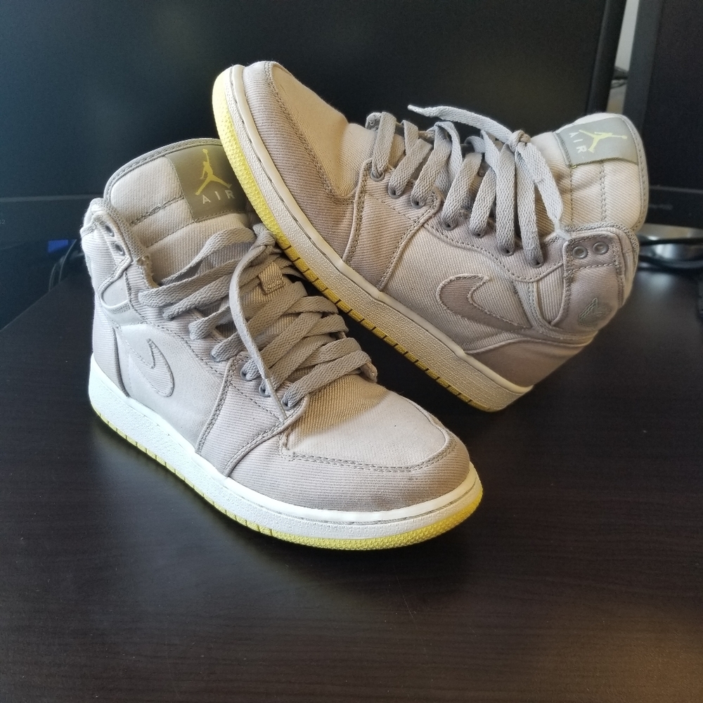 Air Jordan Retro 1 Mid/High Top - Wmns Sz 7, Grey/Lemon, Frost/White